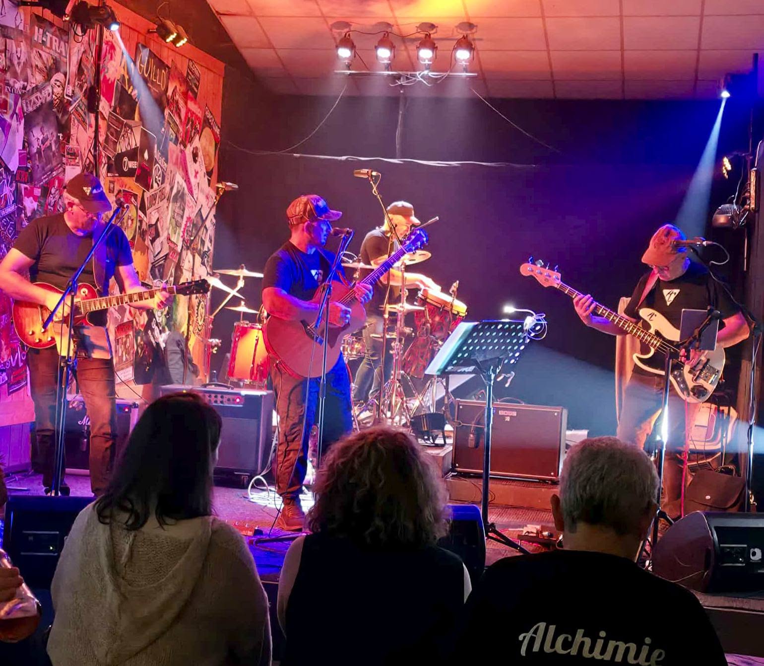 Alchimie en concert, groupe complet sur scène